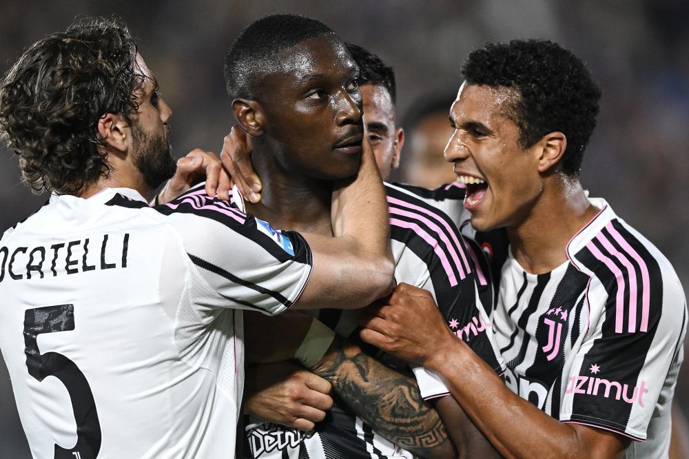 施洛特贝克批队友：大家各自为战，替补登场的球员还一直丢球